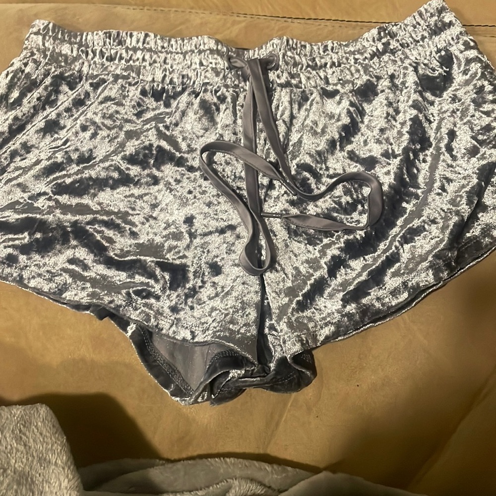 Women’s velvet shorts size small